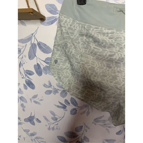 Athleta Printed Run With It 3.5” Shorts Size Large - Picture 8 of 8
